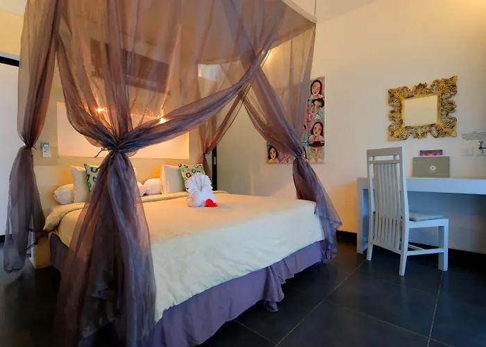 Pearl (adults Only) 3*