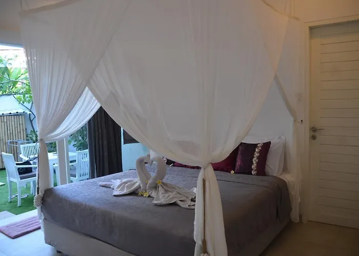 Pearl (adults Only) 3*